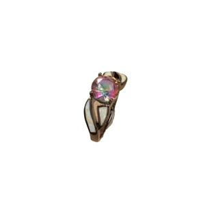 Anillo de moda en oro negro con topacio místico redondo e incrustaciones de ópalo blanco
