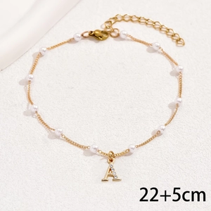 Bracelet de cheville en perles dorées avec pendentif lettre A en cristal brillant