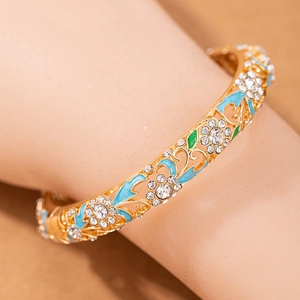Bracciale rigido vintage in lega dorata con smalto blu e strass scintillanti