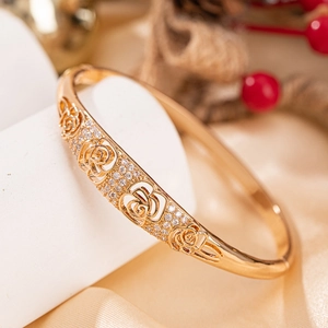 Élégant Bracelet Jonc Ouvert en Alliage de Rose Évidé Micro Pavé Zircon Mode Plaqué Or Rose Bijoux pour Femme