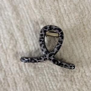 Vintage gray leopard print shark hair claw clip with golden spring for women