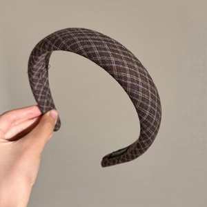 Close-up of brown plaid sponge headband showing the interior non-slip lining and thick padding
