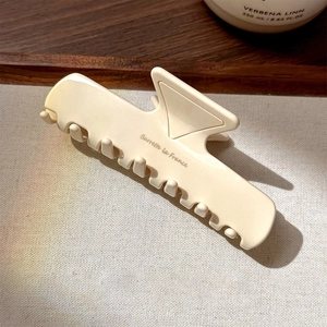 Pince à cheveux rectangulaire en acétate crème avec lettrage doré Barrette La France