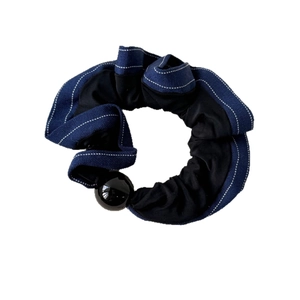 Französischer Haargummi in Marineblau und Schwarz mit eleganter Perlenverzierung