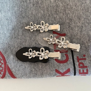 Korean Style Metallic Floral Non-marking Hair Clips Sweet Rhinestone Acrylic Flower Duckbill Clips Side Pins For Women Hair Accessories