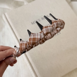 Detail of vintage plaid headband with black non-slip teeth for secure daily styling