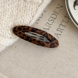 Maillard autumn leopard print snap clip with soft velvet texture for women's hairstyle