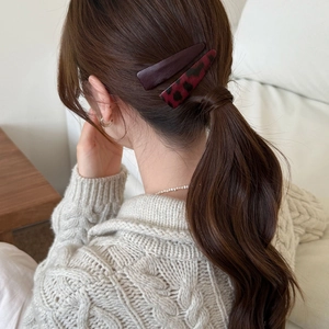 Chic leopard print and brown leather triangle hair clips for women's elegant styling
