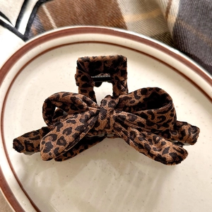 Leopard Print Bowknot Hair Claw Clip Large Plush Shark Clip Vintage Fabric Hairpin For Women Hair Accessories