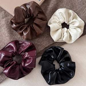 Chouchous en Cuir PU Élégants pour Femmes Rétro Anneau de Cheveux Gros Intestin Couleur Unie Accessoires de Cheveux en Similicuir Fait Main