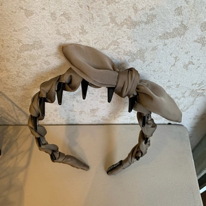 Serre-tête élégant à nœud marron avec peigne intérieur antidérapant fait main