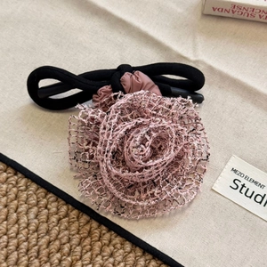 Élastique à cheveux romantique avec rose en dentelle rose et boucle en fil noir souple