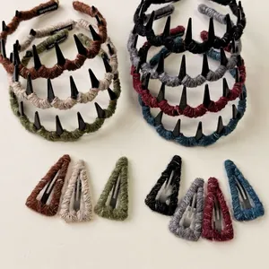 Knitted wool headband with teeth and matching BB clips in various autumn colors