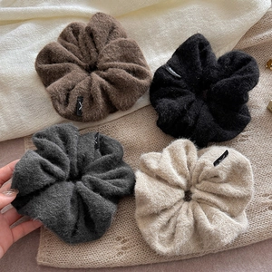 Chouchous épais en peluche couleurs café noir gris et beige avec étiquette faite main