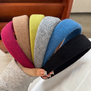 Thick wool hairbands in multiple colors for a minimalist autumn and winter style look