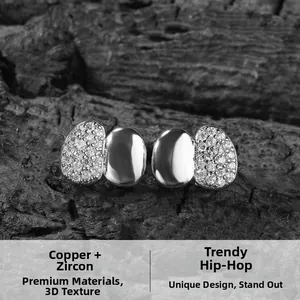Gedetailleerde macro-opname van hiphop-tandensieraden van koper en zirkoon in zilverkleur