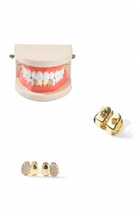 Detail van vergulde hiphop-grillz met zirkonia-stenen en hol hartvormig ontwerp