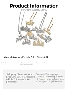 Detail van hiphop-letterhangers in goud en zilver van koper met ingelegde zirkonia-stenen