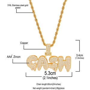 Detail van de CASH hiphop-hanger met afmetingen en 316L vergulde roestvrijstalen ketting