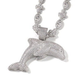 Luxuriöse Delfin-Halskette in Silber mit funkelnden Zirkonia-Steinen voll besetzt