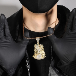 Collier pendentif Jésus plaqué or hip-hop avec zircones blancs et verts sertis en micro-pavé