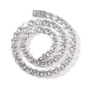 Nahaufnahme der 10mm Tennis-Kette in Silber mit Zirkonia und luxuriösem Verschluss