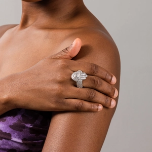 Bague Main de Fatma hip hop pour homme avec zircons incrustés finition argent