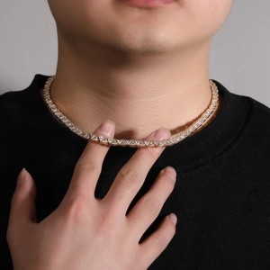 Collier tennis hip hop classique avec zircons triangulaires 5mm sur chaîne en or
