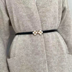 Fine ceinture noire avec boucle double fleur en perles pour robe en tricot
