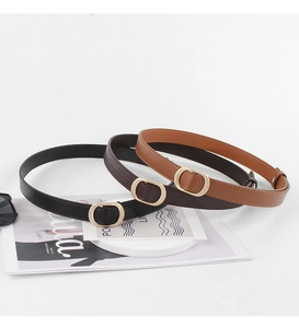 Drei schmale Ledergürtel in Schwarz, Braun und Beige mit minimalistischen Goldschnallen