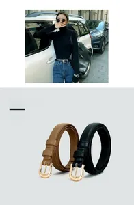 Détail d'une ceinture fine en simili cuir pour femme avec boucle dorée en fer à cheval
