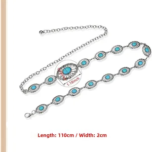 Vue détaillée de la ceinture chaîne argentée avec pierres turquoise ovales et fermoir