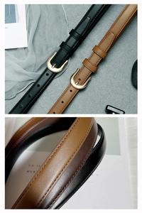 Gros plan de ceintures vintage noires et marron avec boucles dorées et texture lisse et élégante