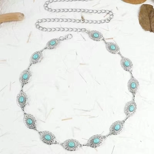 Chaîne de taille bohème avec pierres turquoise et décors en métal argenté pour femme