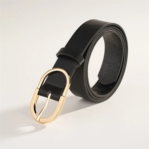 Ceinture minimaliste en cuir noir pour femme avec élégante boucle en métal doré