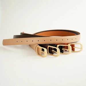 Vue détaillée de quatre ceintures fines en similicuir en beige, marron, noir avec boucles d'or