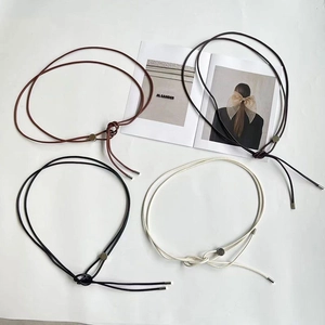 Cordons de taille ajustables minimalistes en quatre couleurs avec embouts en métal argenté
