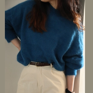Minimalistischer Strickpullover aus Mohair in Seeblau mit lockerer Passform und Bündchen