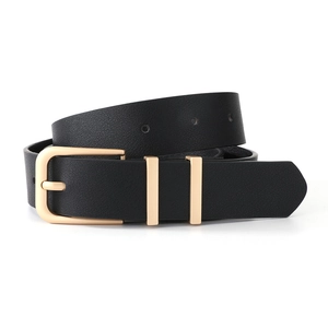 Detailansicht Damen Ledergürtel in Schwarz mit goldener Metallschnalle und Schlaufe