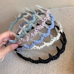 Set of polka dot headbands with teeth in light blue, purple, beige and black