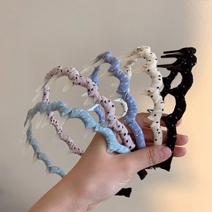 Polka dot wavy headbands with inner teeth for volume in pink blue beige and black