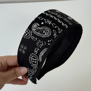 Detail of navy paisley bandana headband featuring vintage cloth texture and black trim