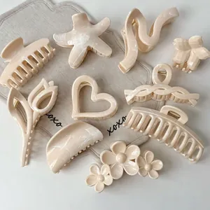 Ensemble de pinces à cheveux en marbre crème avec formes d'étoiles de mer et frangipanier