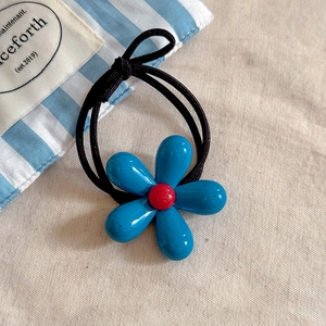 Élastique à cheveux fleur bleue avec pétales brillants et élastique noir solide