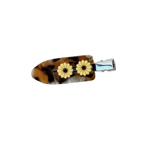 Barrette à cheveux écaille en acétate ornée de deux fleurs de marguerite jaunes