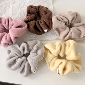 Five-piece set of soft plush scrunchies in pastel colors for girls' winter hairstyles
