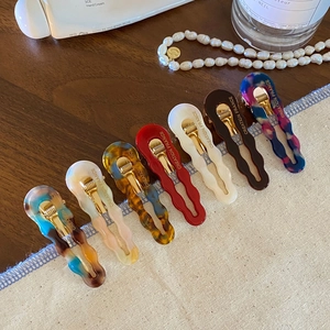 Set di 7 fermagli per capelli a onda in acetato con motivi tartarugati e marmorei
