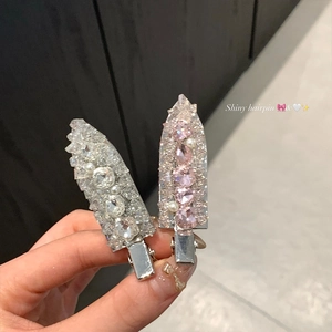 Sparkling rhinestone hair clip set with pearls on metallic base for women's hairstyle