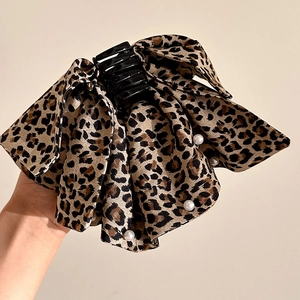 Elegant leopard print bow hair claw clip with pearls for women's hairstyles