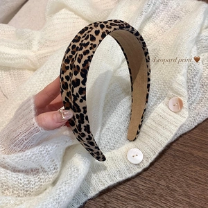 Chic leopard print wide headband with thick padded structure for women stylish hair accessory